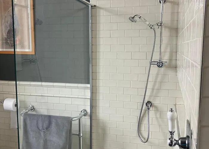 Victorian With Car Parking In Driveway, Murrayfield דירה *