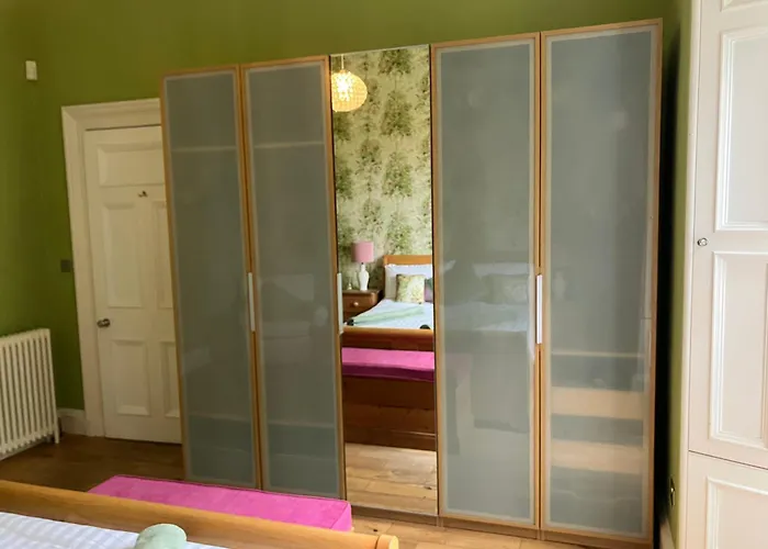 Victorian With Car Parking In Driveway, Murrayfield דירה