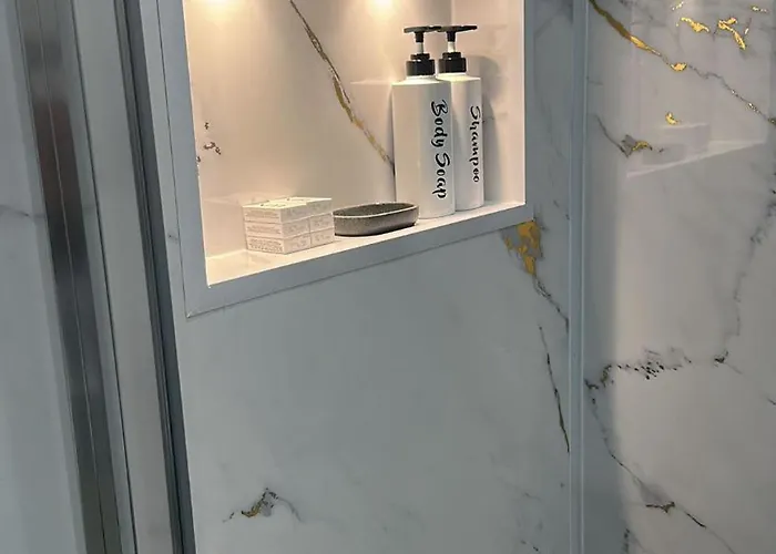 Centre Ground Floor 3 Bedroom דירה