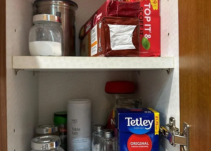 דירה Centre Ground Floor 3 Bedroom *