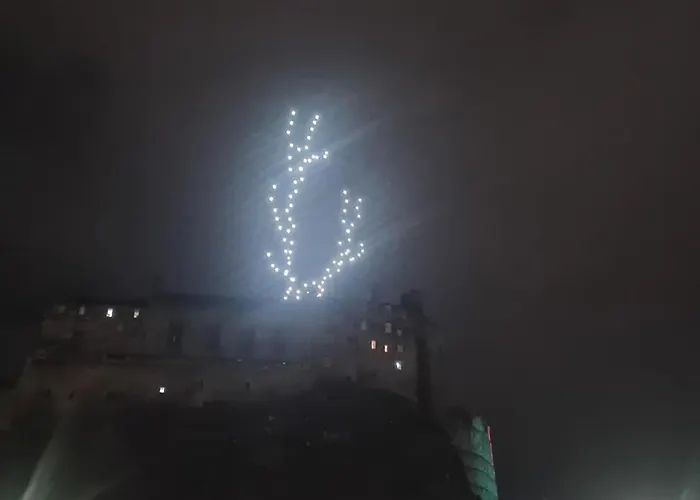 223 Websters Land - Stunning Castle View אדינבורו