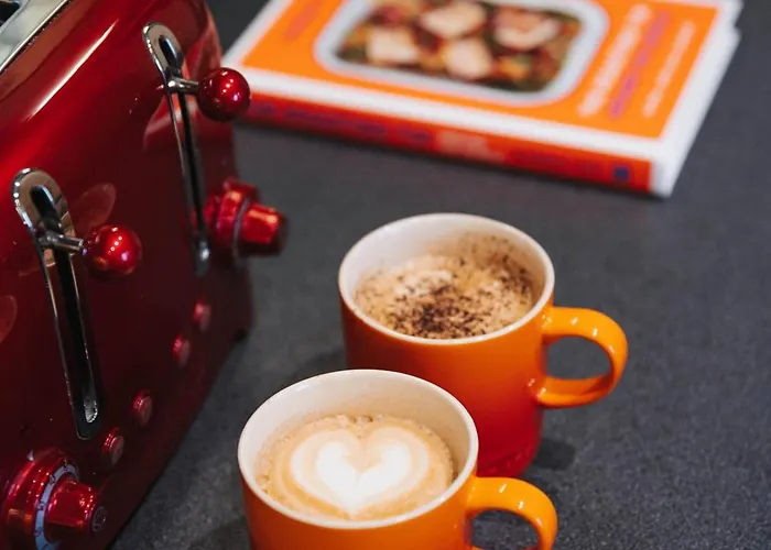 Traditional 2 Bedroom דירה *