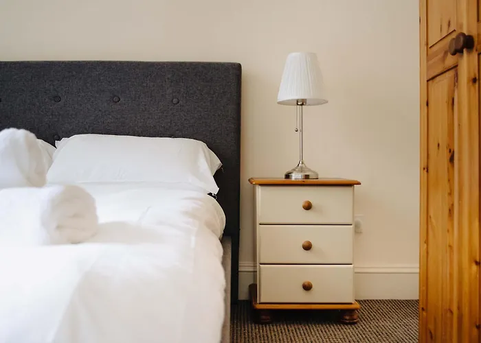 Traditional 2 Bedroom אדינבורו