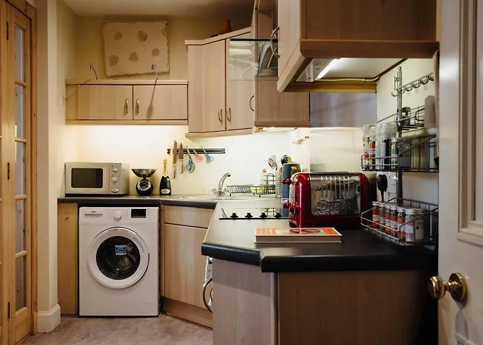 Traditional 2 Bedroom דירה