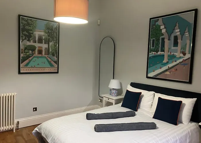 Victorian With Car Parking In Driveway, Murrayfield דירה אדינבורו