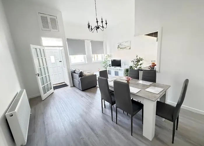 Spacious 2br By Portobello אדינבורו