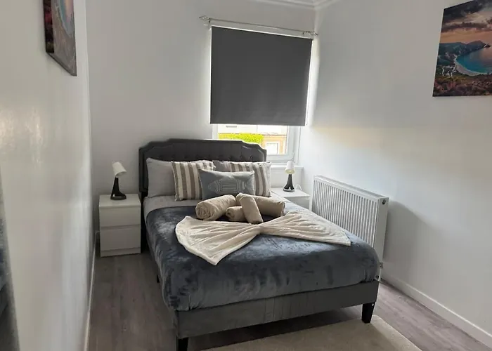 Spacious 2br By Portobello דירה *