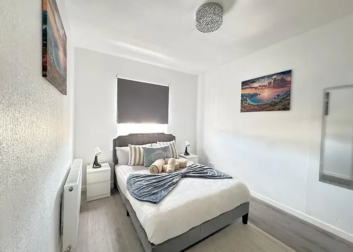 Spacious 2br By Portobello