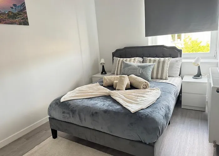 Spacious 2br By Portobello