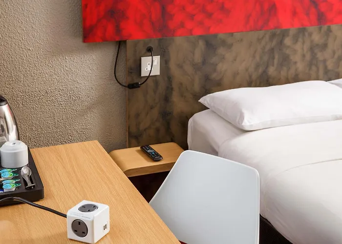 Hotel Ibis Centre Royal Mile 3*