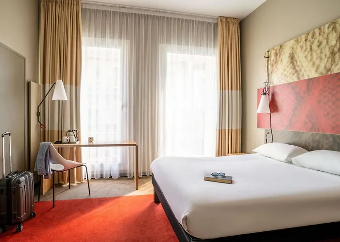 Hotel Ibis Centre Royal Mile 3*