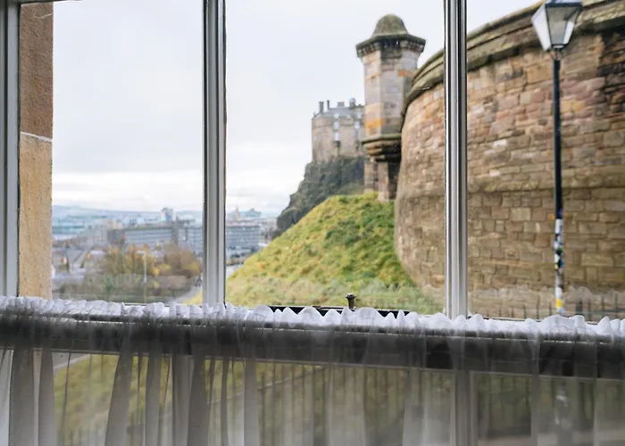 Chic 1bd Flat - Wviews Of Castle! Apartamento