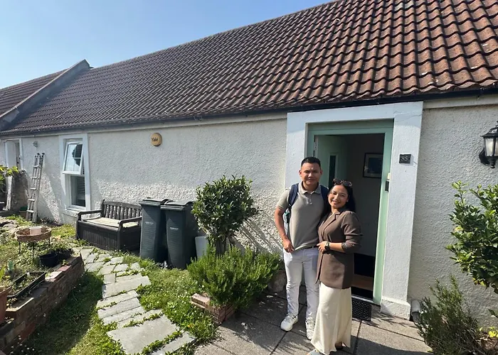 فندق مبيت وإفطار Cosy Cottage For Share , Private Double Room, Wifi, Parking, Garden