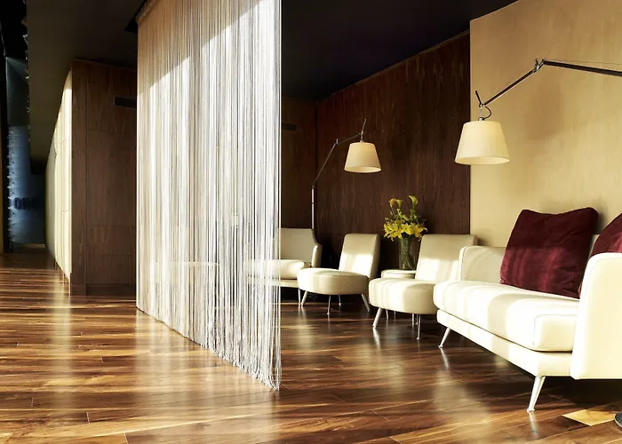 Sheraton Grand & Hotel