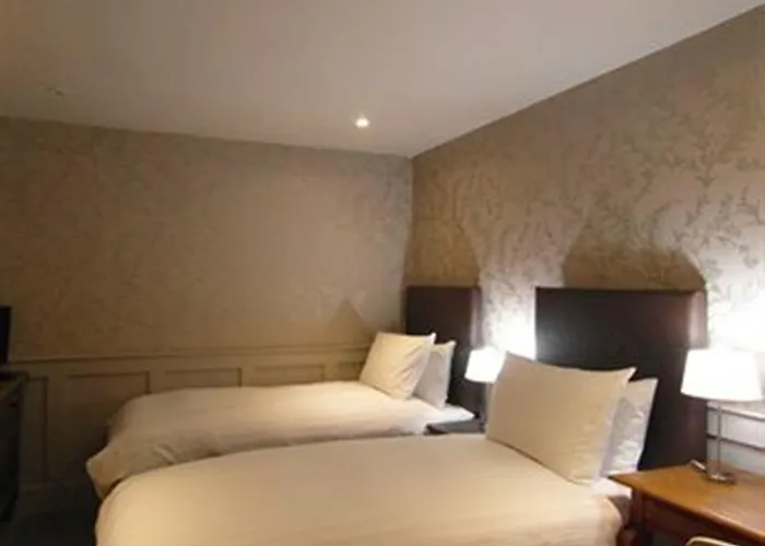 Grove House 4*