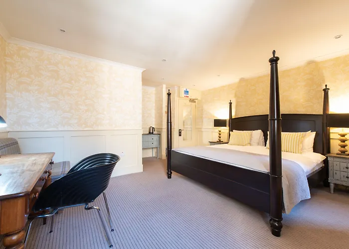 Grove House Hotell 4*