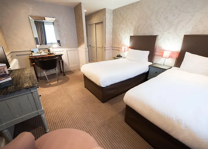 Grove House Hotell 4*