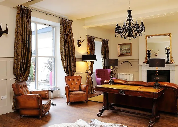 Grove House 4*