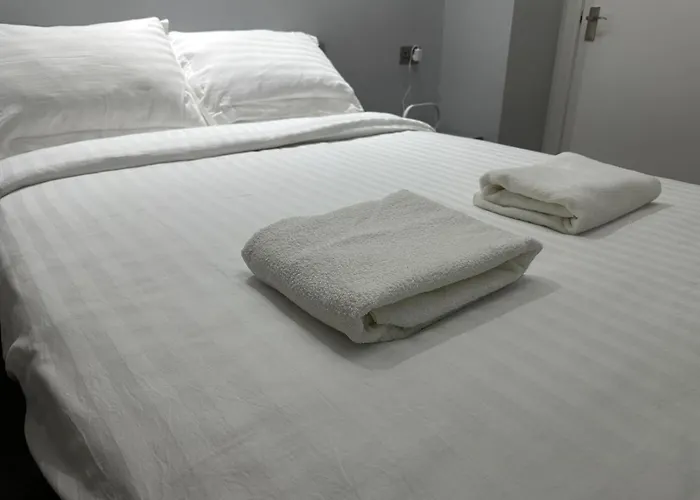 Centre Ground Floor 3 Bedroom *