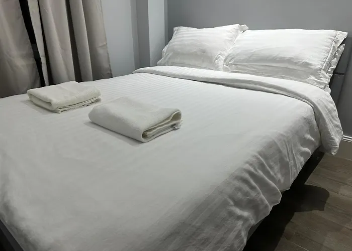 Centre Ground Floor 3 Bedroom דירה