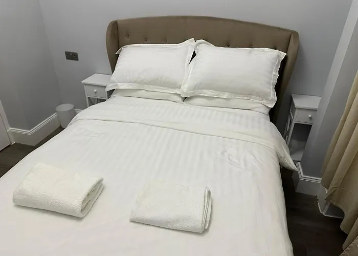 Centre Ground Floor 3 Bedroom *