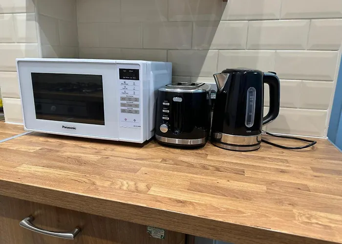 Centre Ground Floor 3 Bedroom דירה *