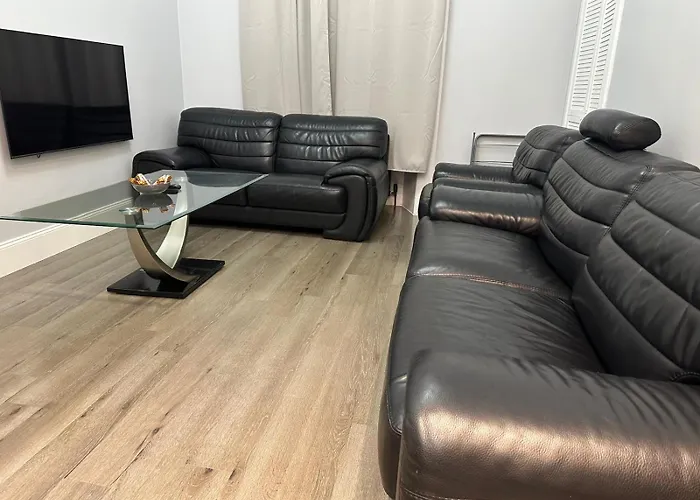 Centre Ground Floor 3 Bedroom דירה אדינבורו