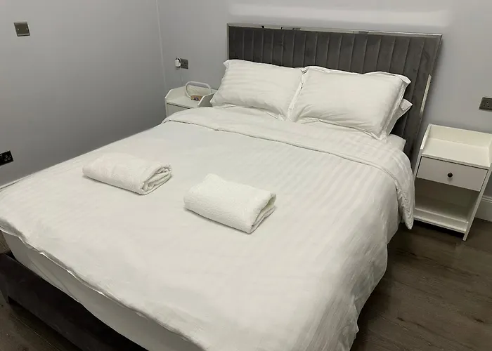 דירה Centre Ground Floor 3 Bedroom *