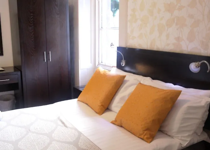 Victoria Park House Hostel