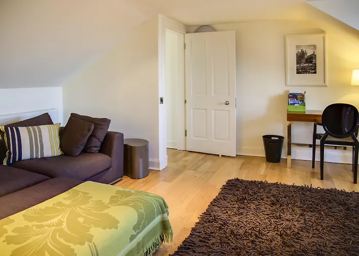 Отель Clarendon Luxury 4*