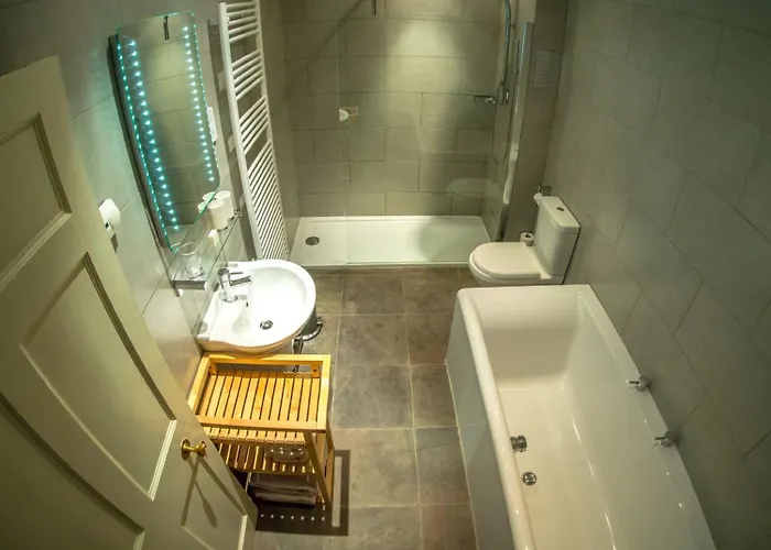 Six Brunton Place 5*