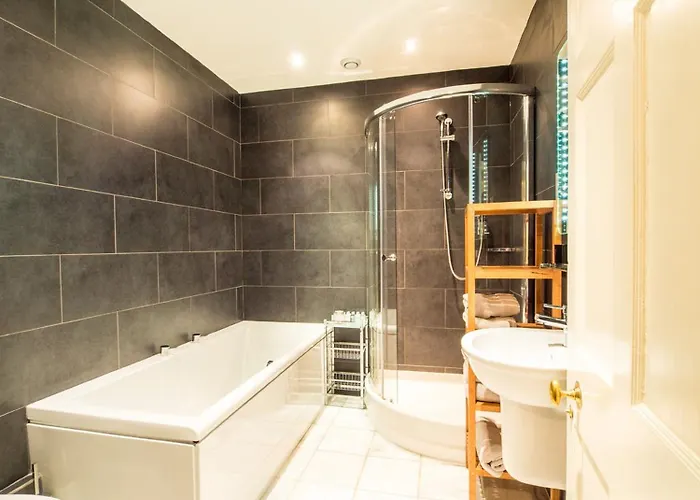 Oda ve Kahvaltı Six Brunton Place 5*