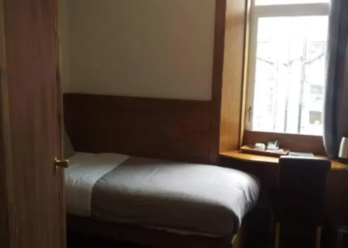 Cambridge House 3*