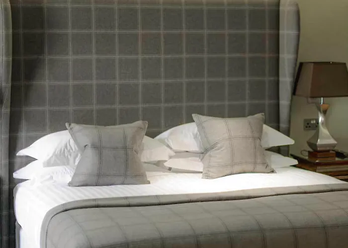 Отель The Raeburn 4*