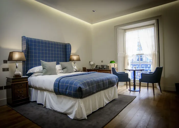Отель The Raeburn 4*