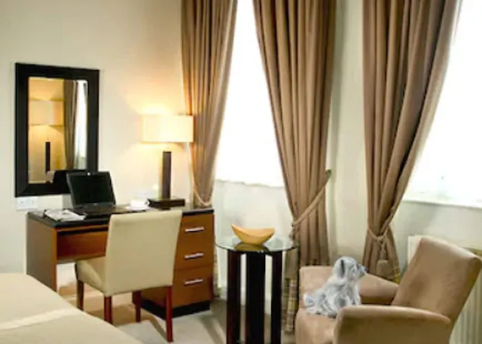 The Parliament House 3*