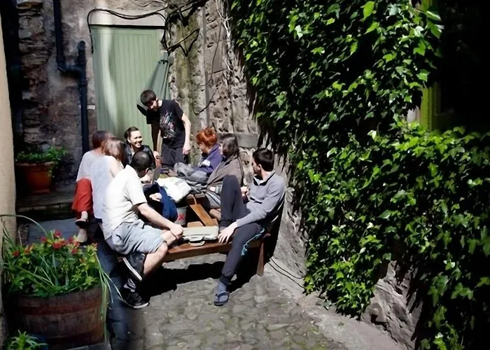 High Street - Over 18s Only, Backpackers Atmosphere (adults Only) *