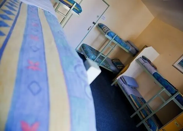 High Street - Over 18s Only, Backpackers Atmosphere (adults Only) *