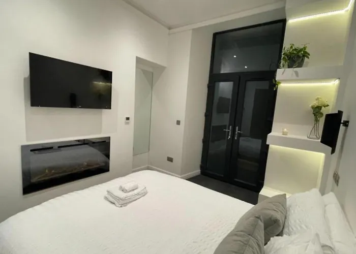 2bedroom With Steam Apartment *