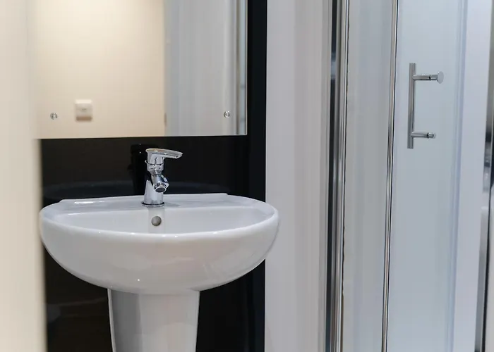 Destiny Student - Burnet Point Εδιμβούργο