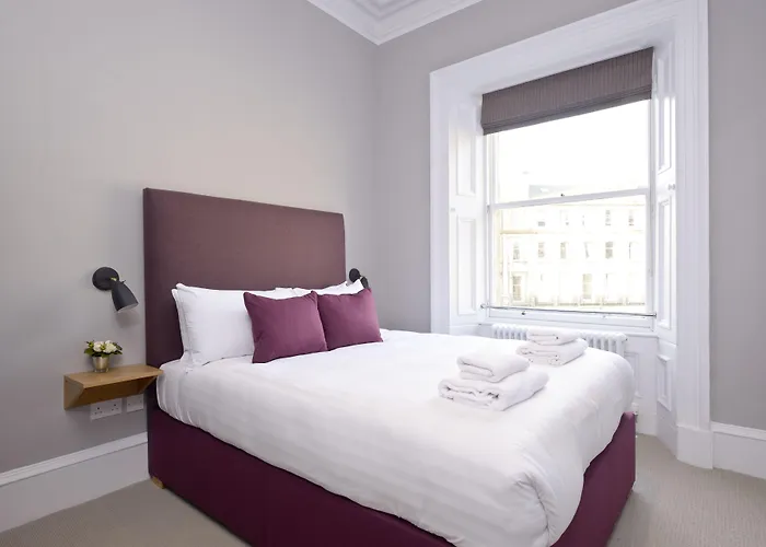 Destiny Scotland - Distillers House * Εδιμβούργο