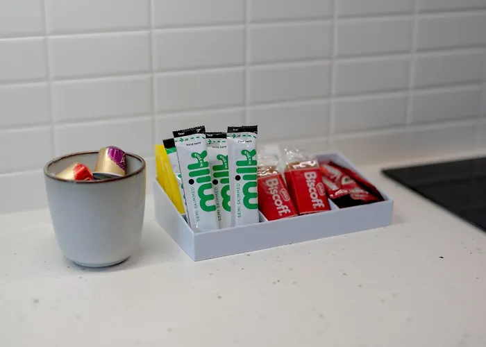 Pass The Keys Spacious Bright Modern Flat شقة