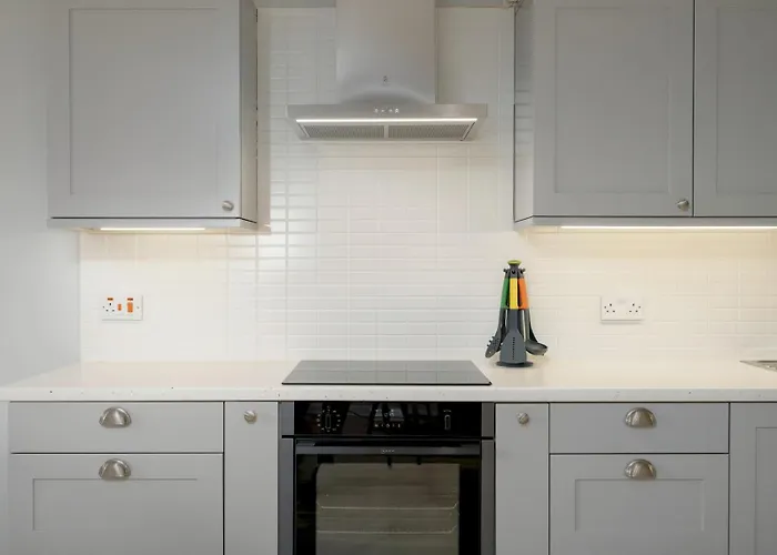 Pass The Keys Spacious Bright Modern Flat