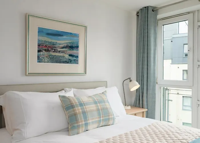 Pass The Keys Spacious Bright Modern Flat إدنبرة