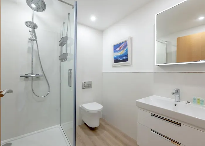 Pass The Keys Spacious Bright Modern Flat شقة *