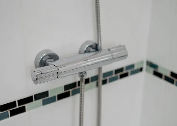 Pass The Keys Spacious Bright Modern Flat شقة