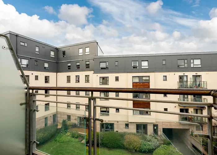 Pass The Keys Spacious Bright Modern Flat