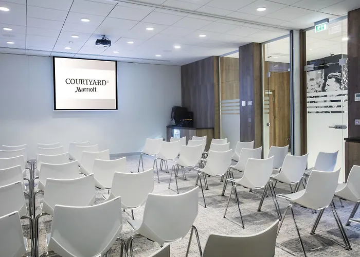 Courtyard By Marriott West 4*