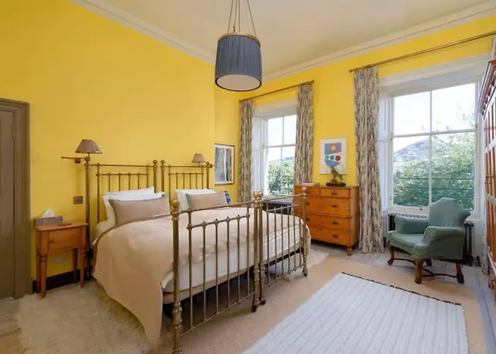 Elegant Georgian Retreat With Views Of Arthurs Seat Edinburgh