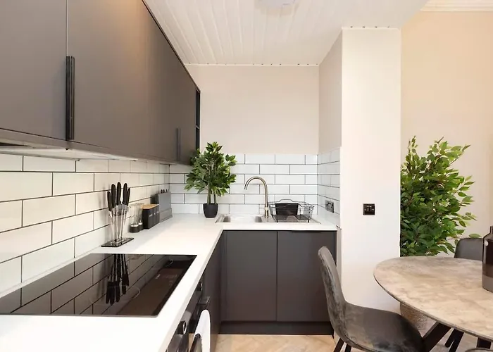 1 Bed In Heart Of Old Town With Castle Views *